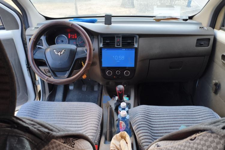 Used Wuling Rongguang V 2018 1.5L Practical Version
