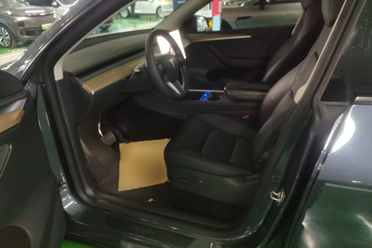 Used Tesla Model Y 2022 Long-Range All-Wheel-Drive Version
