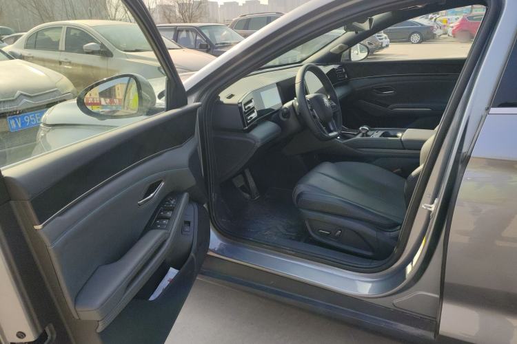 Used BYD Qin L 2025 DM-i Smart Drive 120KM Leading Model