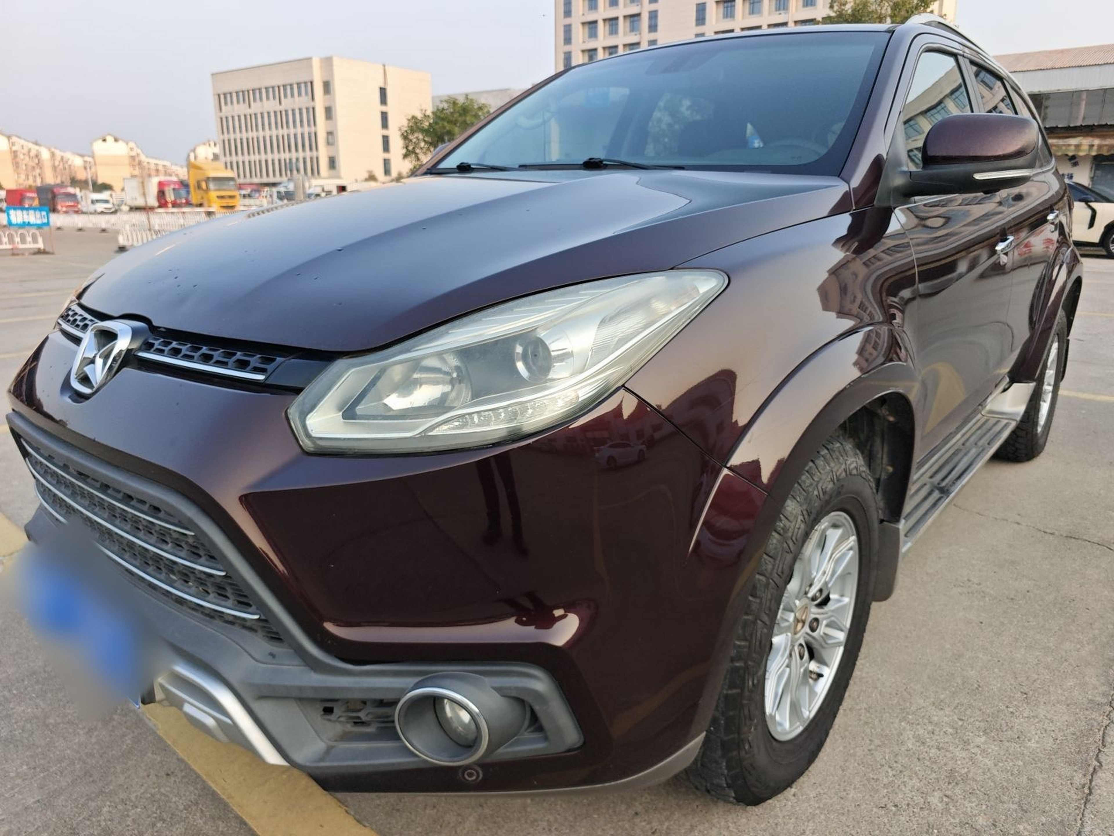 تحت مقدمة السيارة