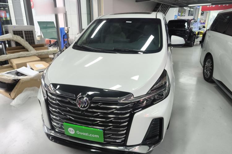 Used Buick GL8 2023 Facelifted Land Cruiser Executive Luxury Version
