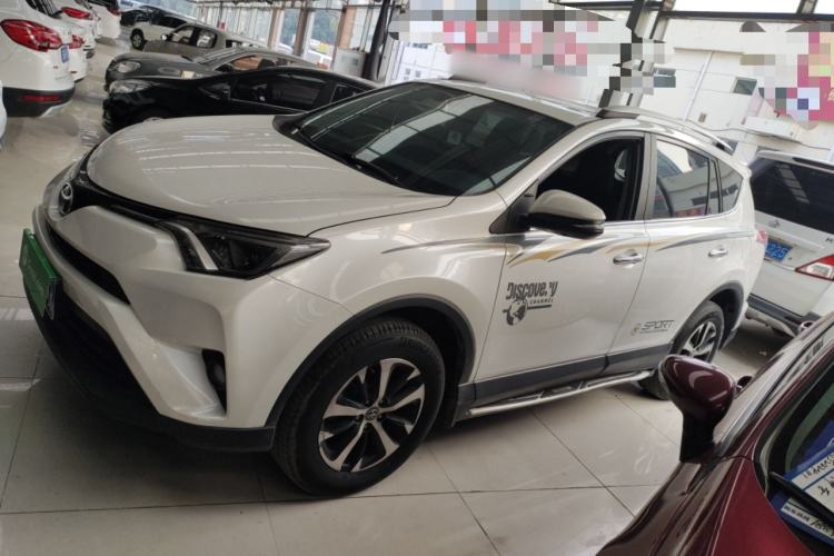 Used Toyota RAV4 2019 2.0L CVT Two-Wheel Drive Luxury Version China VI Standard
