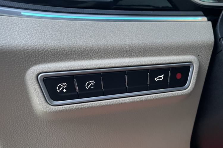 Used Zotye T700 2017 1.8T Dual-Clutch Luxury Model
