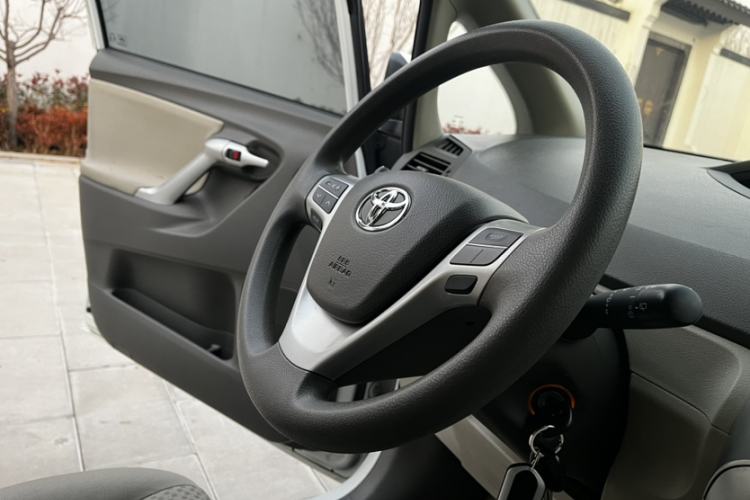 Used Toyota Verso 2015 180E CVT Crossover Edition
