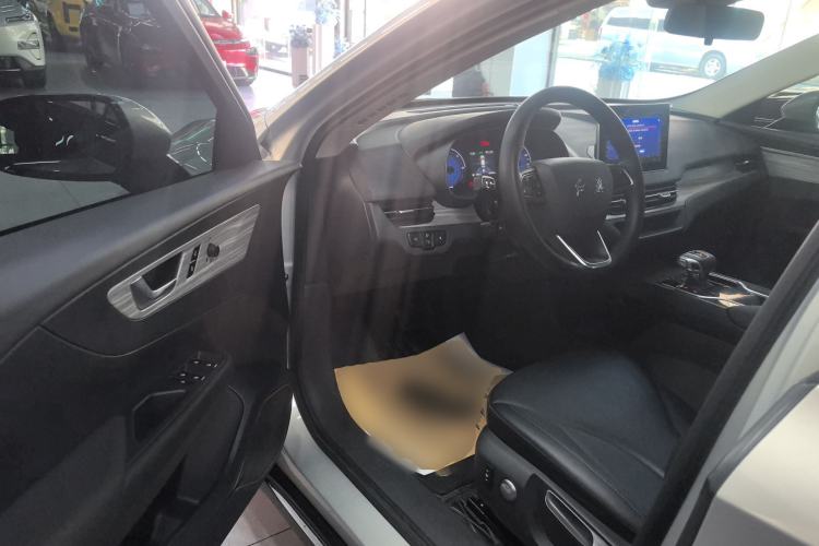 Used Hongqi E-QM5 2024 610 km PLUS
