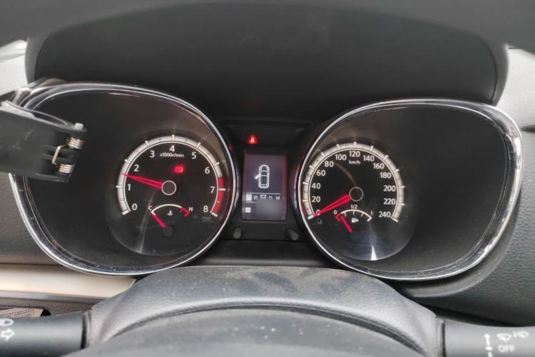 Used Venucia T70 2015 2.0L CVT Smart Choice Edition
