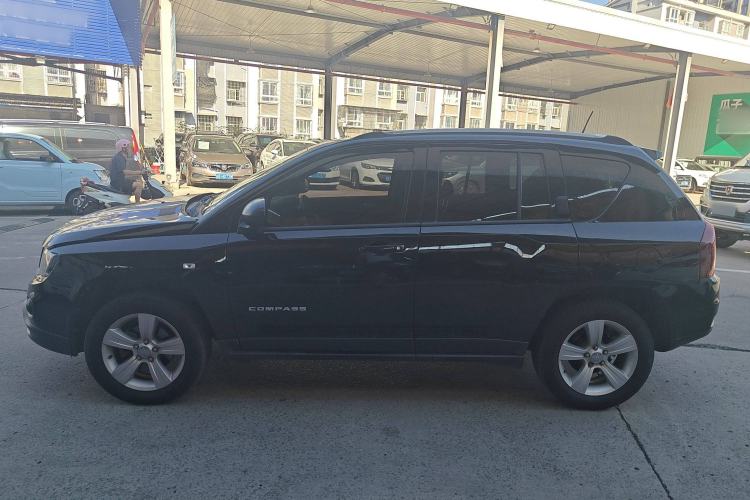 Used  Compass 2014 Revised Version 2.0L Two-Wheel Drive Entry-Level Edition
