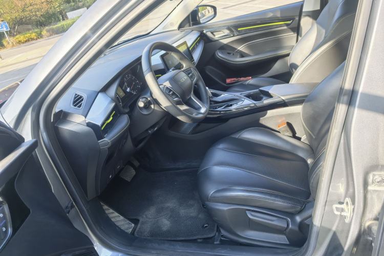 Used Roewe i5 2021 1.5L CVT Black Gold Edition
