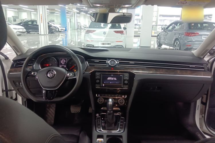 Used Volkswagen Magotan 2018 Facelift 330TSI DSG Luxury Model
