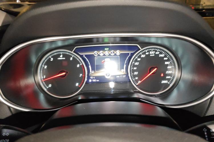 Used Hongqi H5 2022 Classic Model 1.8T Automatic Smart Connect Flagship Edition
