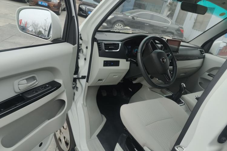 Used Jinbei New Hiace X30L 2024 Champion Edition Van 2/5 Seats Front-Mounted Air Conditioning