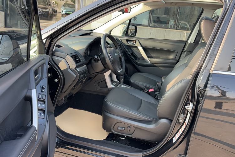 Used Subaru Forester 2014 2.0i Automatic Luxury Edition
