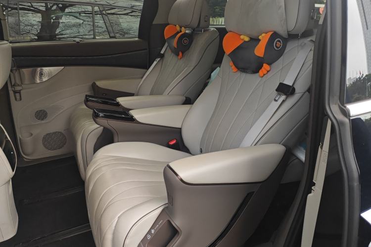 Used Denza D9 2022 DM-i 1040 Prestige Model