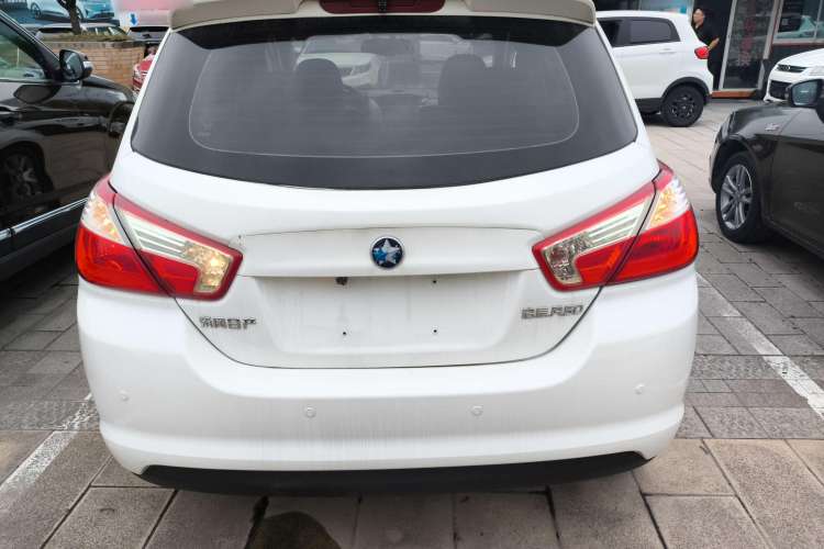 Used Venucia R50 2015 1.6L Manual Fashion Edition
