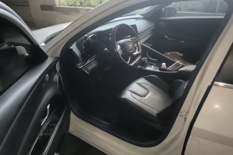 Used Hyundai Elantra 2021 1.5L CVT LUX Prestige Edition
