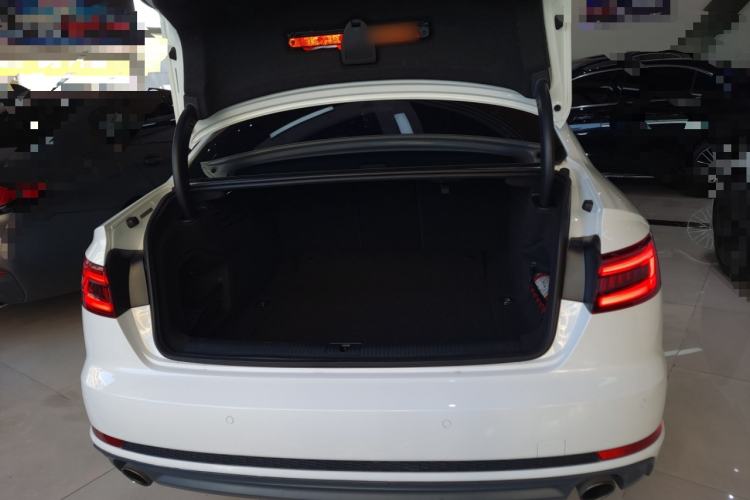 Used Audi A4L 2018 30th Anniversary Edition 40 TFSI Fashion Model
