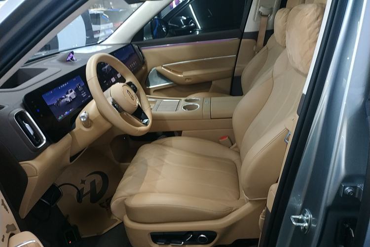 Used Hima AITO M8 2025 Extended-Range Max Version 37 kWh 6-Seater
