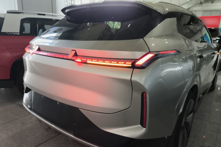 Used Lynk & Co 08 EM-P 2023 120km Long-Range Halo
