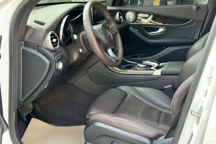 Used Mercedes-Benz GLC 2017 GLC 260 4MATIC Luxury Model
