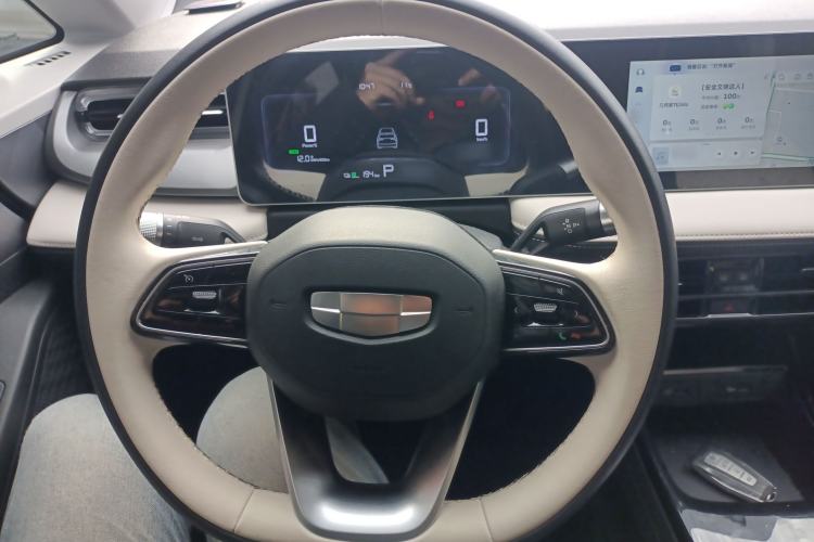 Used Geometry E Firefly 2024 401 km Fluorescent
