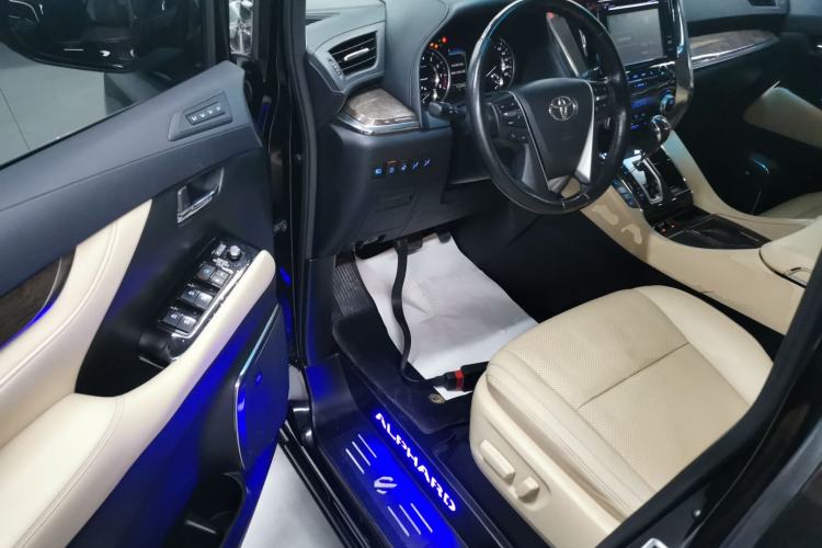 Used Toyota Alphard 2018 Revised Version 3.5L Premium Edition
