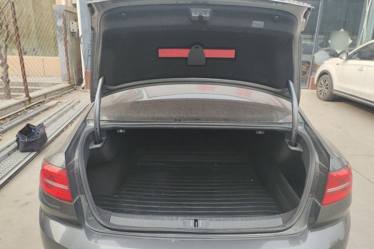 Used Volkswagen Magotan 2017 330TSI DSG Leading Model
