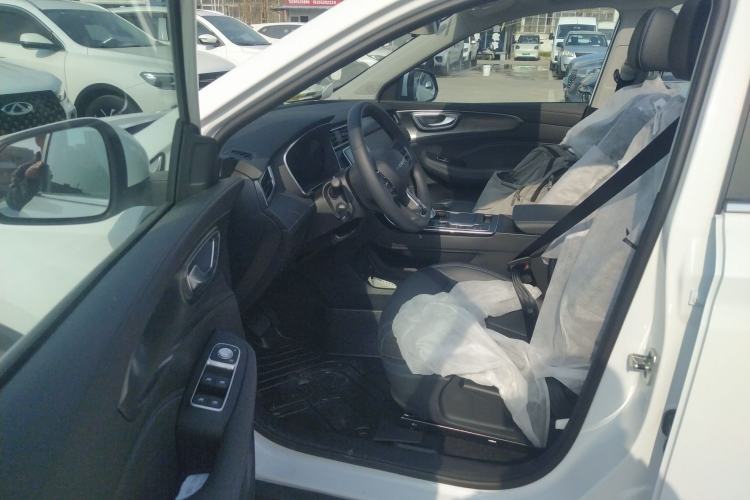 Used Roewe RX5 2025 PLUS 330TGI Automatic Trendsetting Smart Edition
