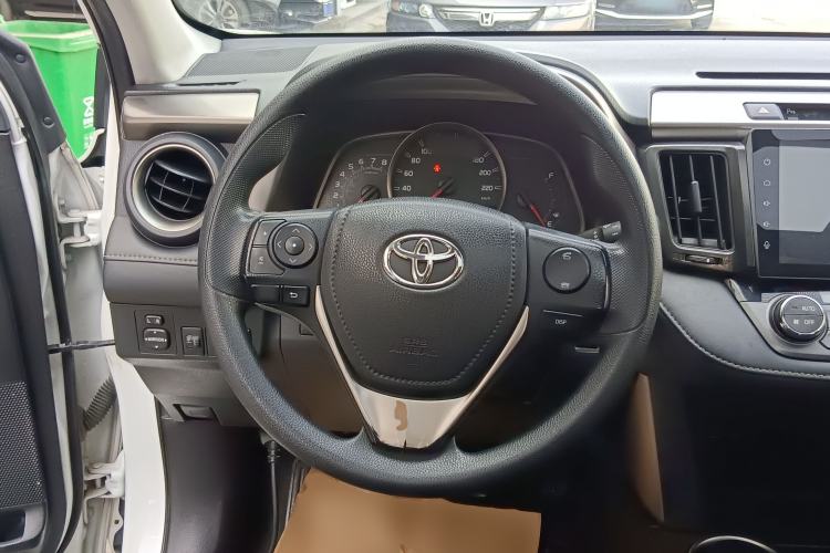 Used Toyota RAV4 2015 2.0L CVT Two-Wheel Drive Fashion Edition