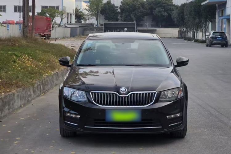 Used Skoda Octavia 2017 1.6L Manual Smart Drive Edition
