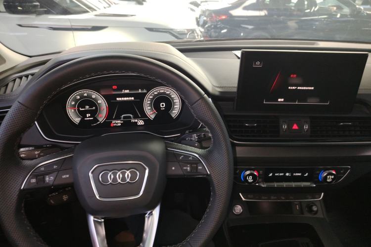 Used Audi Q5L 2022 Updated 45T Luxury Dynamic Version
