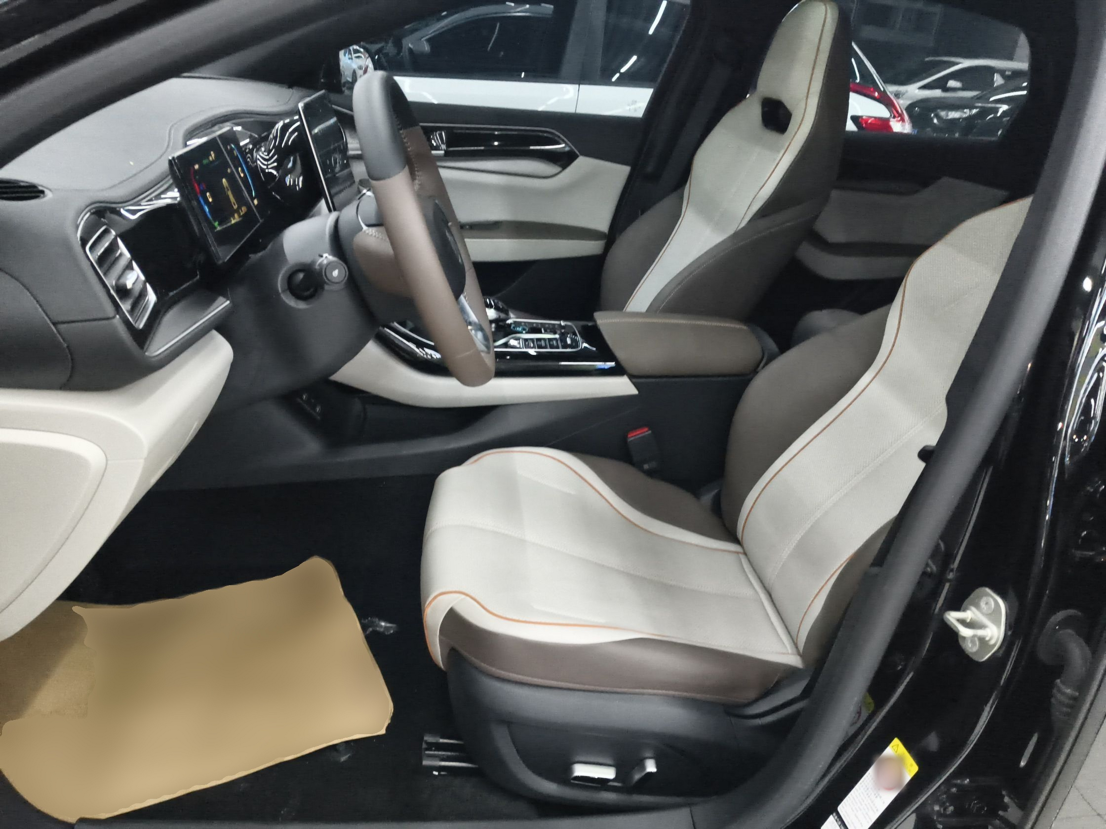 المقاعد الأمامية داخل السيارة