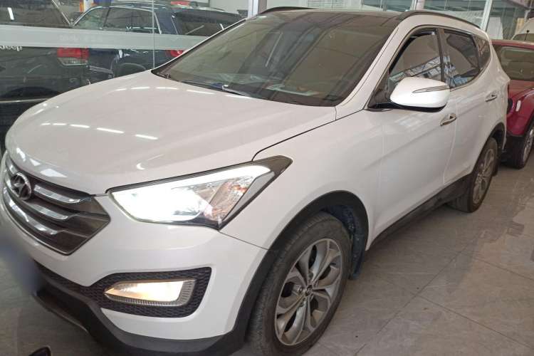 Used Hyundai Santa Fe Classic 2013 3.0L 4x4 Premium Edition 7-Seater Euro IV
