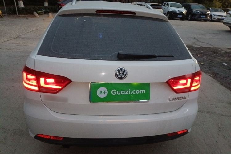 Used Volkswagen Gran Lavida 2013 1.6L Manual Fashion Model
