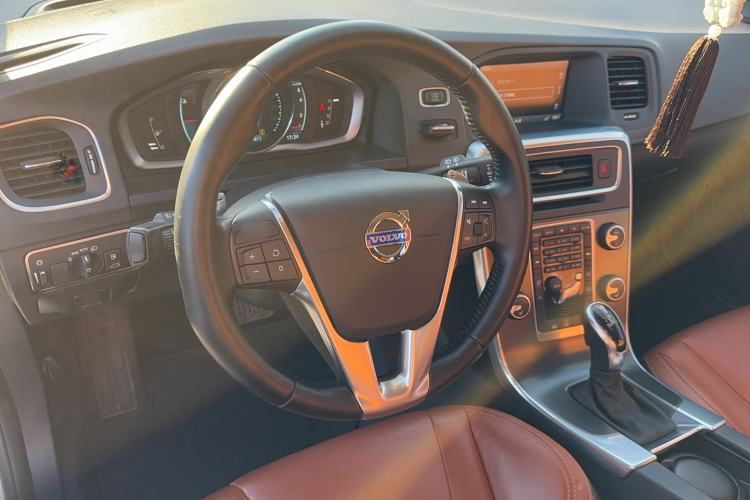 Used Volvo V60 2014 Restyled T5 Zhiya Edition
