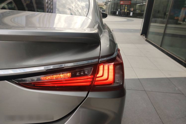 Used Lexus ES 2022 300h Excellence Edition
