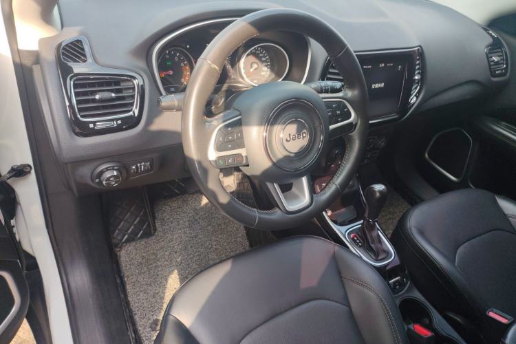 Used  Compass 2019 220T Automatic Family Edition
