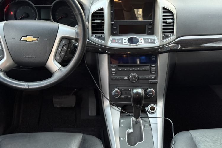 Used Chevrolet Captiva 2017 2.4L 4x4 Flagship Edition 7-Seater
