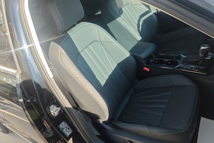 Used Volkswagen Passat 2025 Outstanding Model 380TSI Dragon Glory Edition
