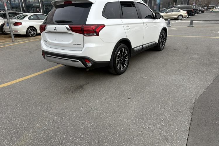 Used Mitsubishi Outlander 2019 2.0L Two-Wheel Drive Comfort Edition 5 Seats China VI Standard
