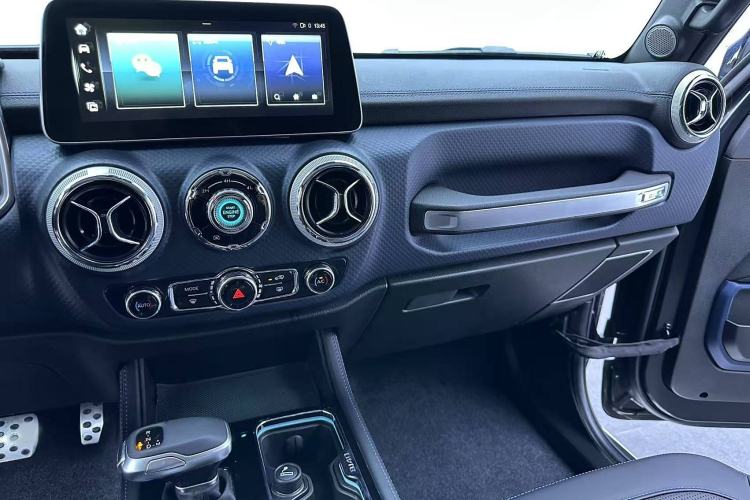 Used Beijing Auto BJ40 2023 2.0D Automatic Four-Wheel Drive Blade Hero Edition Adventurer Type
