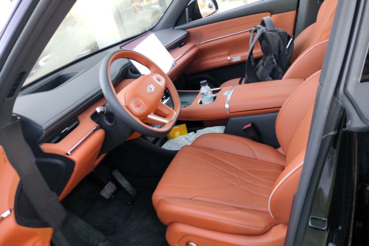 Used  Q07 2025 215 Flagship PLUS
