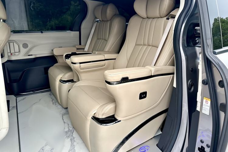 Used Toyota Sienna 2021 2.5L Hybrid Luxury Edition
