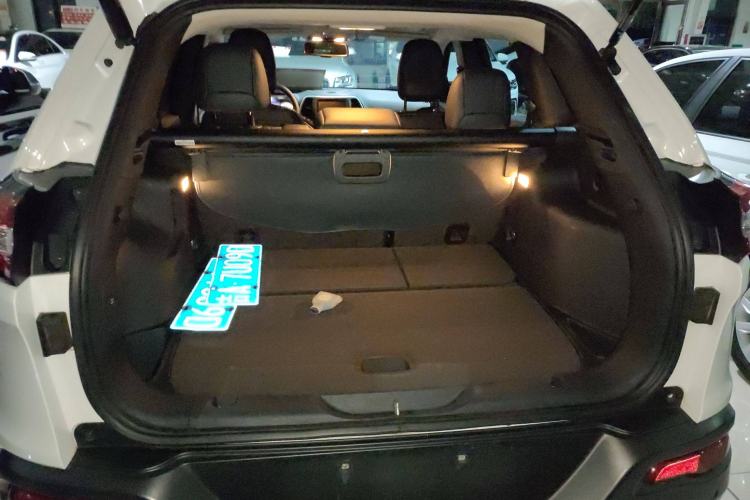 Used  Cherokee 2020 2.0L Two-Wheel Drive Classic Sports Edition
