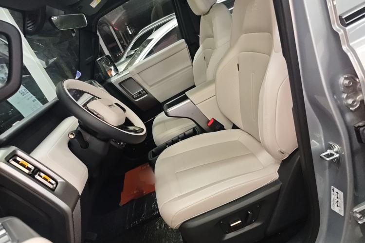 Used  V23 2025 401 Two-Wheel Drive Advanced Edition
