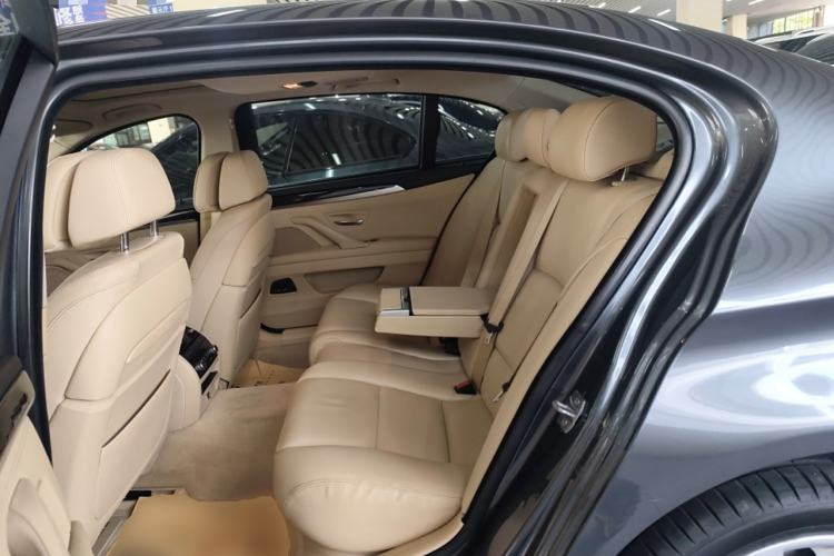 Used BMW 5 Series 2015 535Li Leading Model
