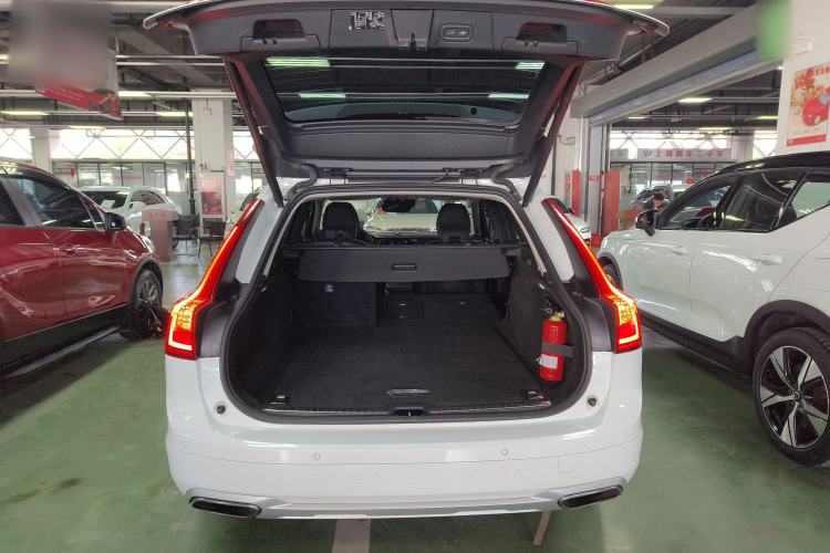 Used Volvo V90 2017 Cross Country T5 AWD Prestige Edition
