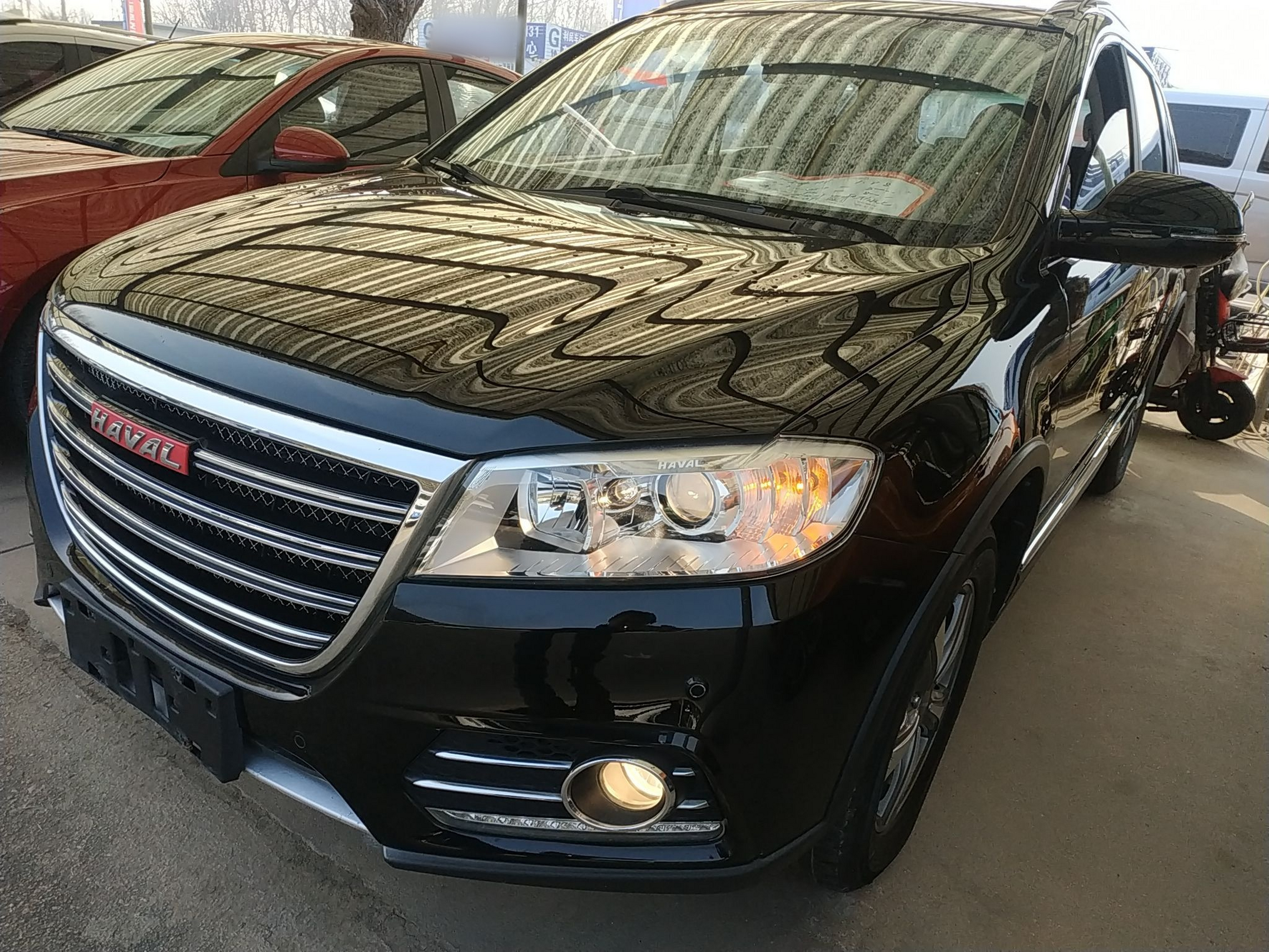 تحت مقدمة السيارة