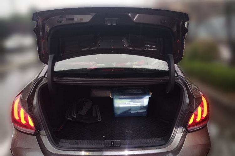 Used MG 5 2022 180 DVVT CVT Youth Luxury Edition
