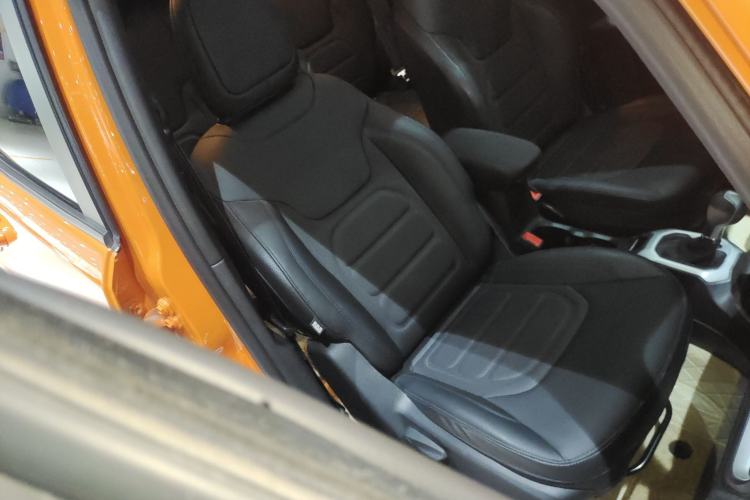 Used  Renegade 2019 220T Automatic Leading Edition
