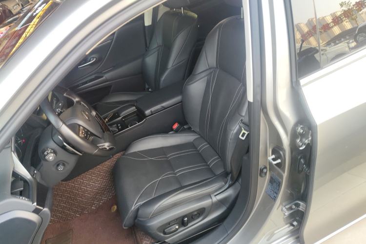 Used Lexus ES 2020 300h Premium Edition
